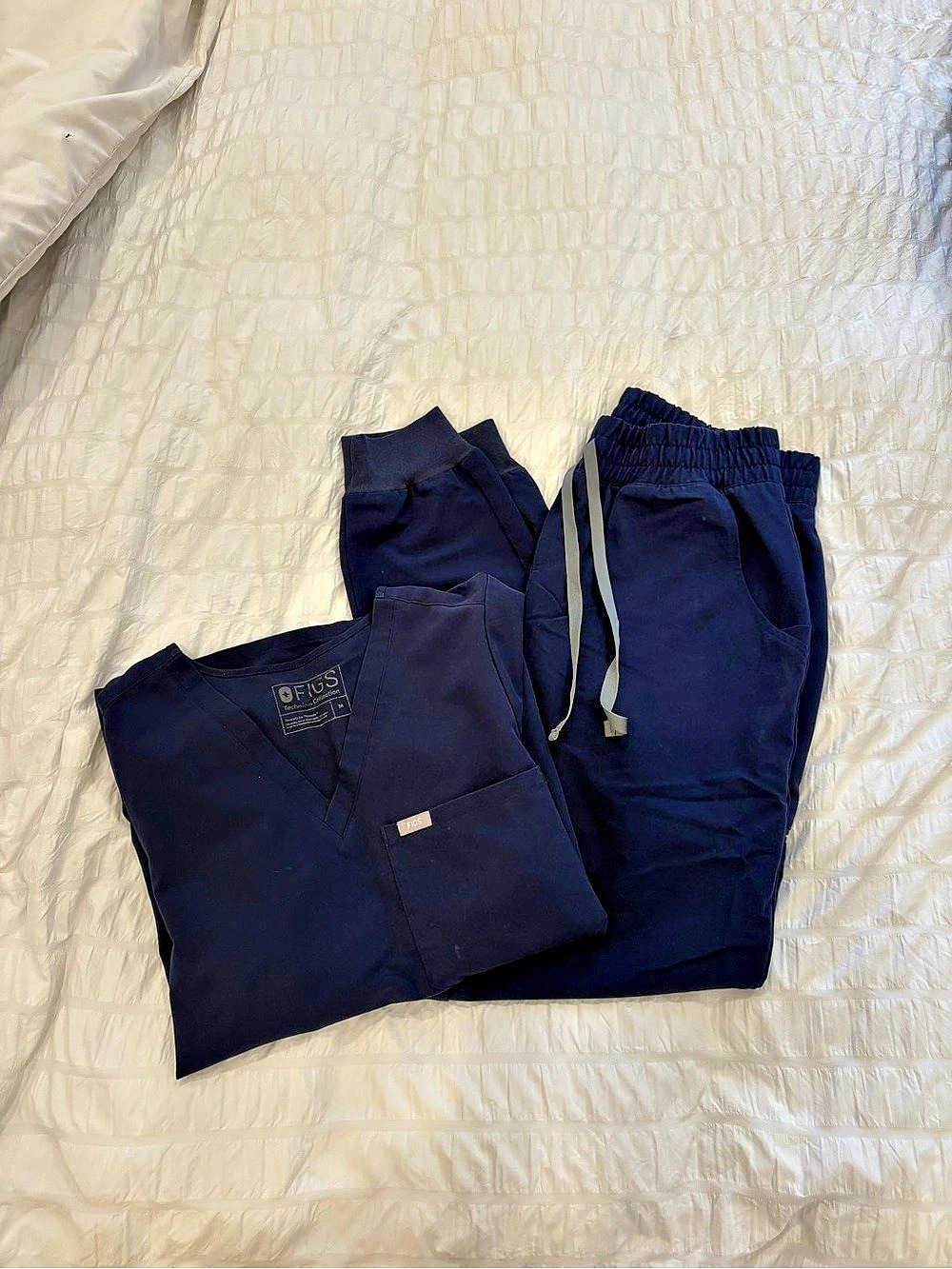 FIGS Cargo Jogger Scrub Pants (M/T) and Catarina Scrub Top (M) Set Navy